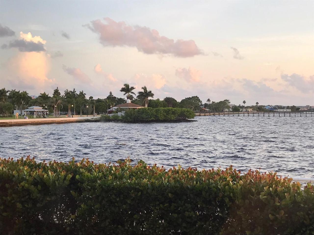 Punta Gorda Waterfront Hotel & Suites Zewnętrze zdjęcie